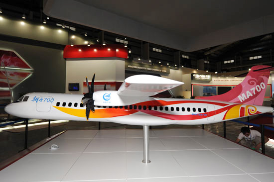 中航飞机此次有运8C型飞机、新舟700飞机、新舟60飞机等参加巴黎航展,覆盖了军民两用型和纯民用型。 其中,运8C型飞机为中型、中程多用途运输机,主要用于航空货运、航空测绘、空投空降、及装备和人员运输,在我国运输机紧缺的环境下,有望迎得较大的市场空间。 此外,新舟系列作为我国拥有完全自主知识产权的支线飞机,目前订单多集中于境外市场,尤其是东南亚和非洲。虽然去年6月缅甸、印尼两地均出现意外事故,但早在2011年同型飞机出现事故后,印尼方面已确认并非机械原因,而是天气原因造成。因此,对于缅甸、印尼两地