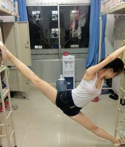 她无聊了,就劈个叉_精锻科技(300258)股吧_东方财富网股吧