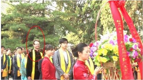 洋笑星大山改国籍认祖归宗? 携V客网百名设