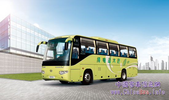 苏州金龙:海格推出新款纯电动团体客车 文章来源: 中国客车信息网 编辑部 发布日期: 2014年9月12日 -------国家力推纯电动客车,按国家补贴和地方补贴1:1计算,可享受100万的补贴金额,在黄标车面临报废更新的当下,这款海格纯电动大巴或许是不错的替代者。 随着国家加快落实大气污染防治行动,企业面临淘汰黄标车的高压政策。海格纯电动客车从产品设计、主要零部件选择到车辆制造,再次取得突破性改进。全新推出纯电动团体客车KLQ6109TAEV,定位于团体市场,开创团体客车运营新格局。 日前,记者