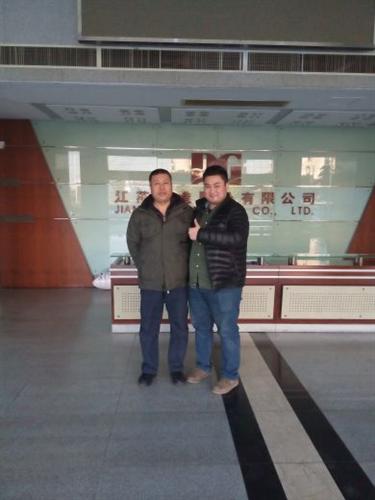 方威的团队在给政府叫板,打压股价,来就方威,哈