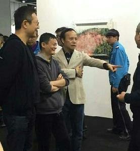 中军陪着马云去香港看画展了。_华谊兄弟(300