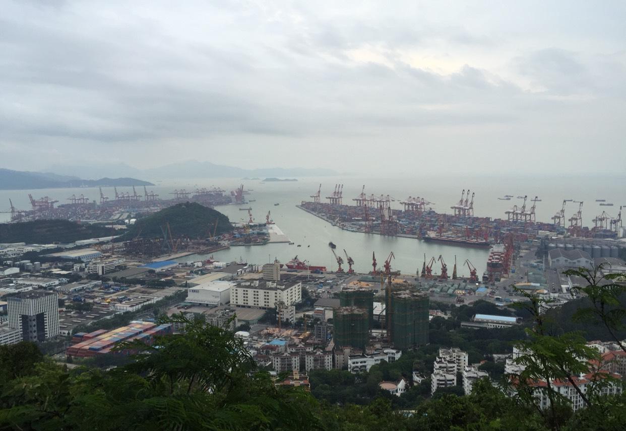 赤湾港近况 左边是蛇口集装箱码头 右边是赤湾港 合并后又有自贸区