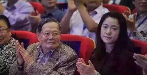 如果你股票被套了心情不好,就看看这丫头。当