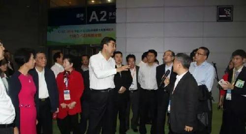 去年海润三季报盈利,年报亏损9个亿, 今年也一