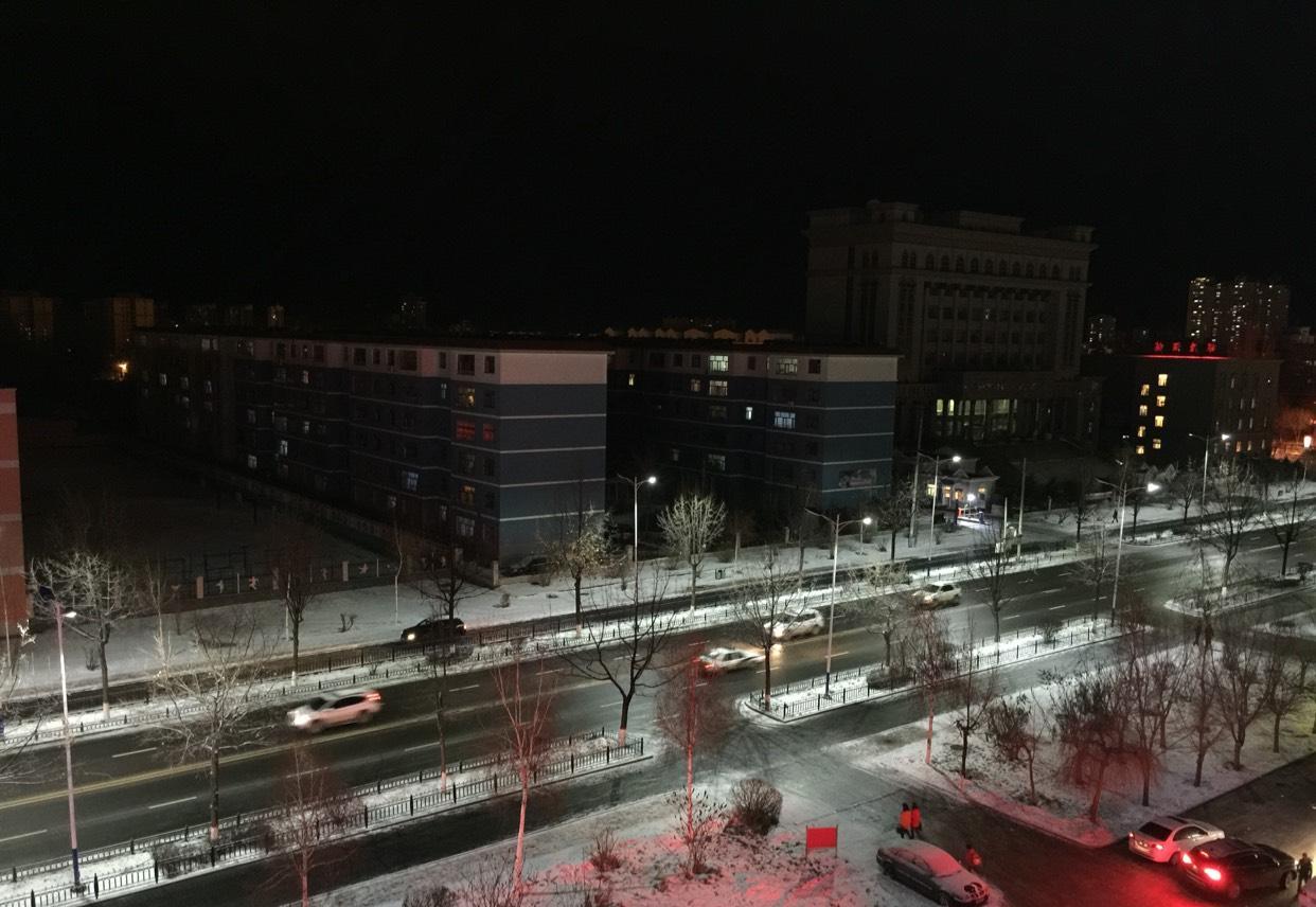 给大家欣赏一下塔城的夜景