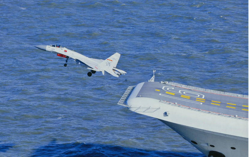 大国海军:中航工业制造的---中国歼-15舰载机航母起飞
