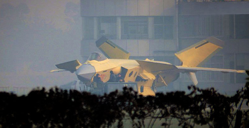 美报告:中国武器出口世界第五 军费世界第二_