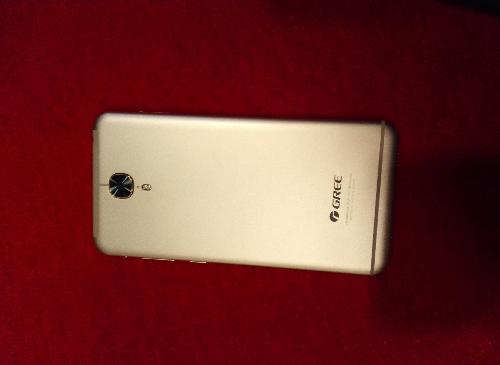 今天股东会现场试用了格力二代手机 感觉比华