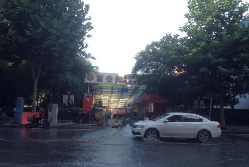 中百司门口店实拍_中百集团(000759)股吧_东