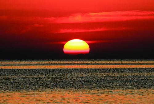 东旭光电目前只是一轮旭日,距离艳阳高照的产