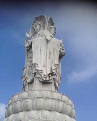 今天去乐山拜了观音菩萨姐姐,拜求电魂网络中