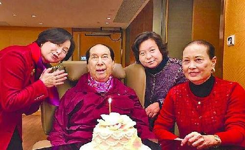 登入 新闻澳门日报艺海 何鸿燊95岁生日 2016