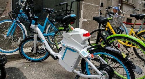 原创 两种新款共享电单车现身上海黄浦街头 主