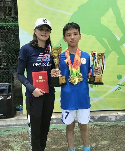 尊重领导是一种天职,尊重同事是一种本分,尊重