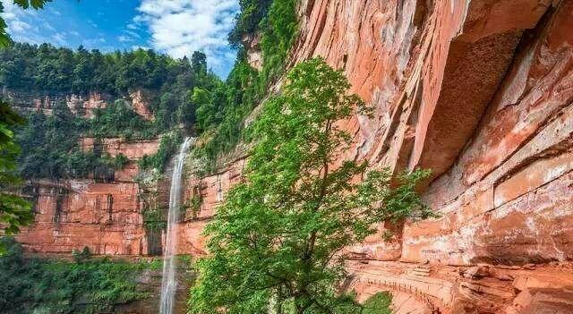 重大利好,贵州茅台公司砸19亿办医院,股价还能