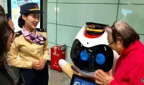 地铁智能机器人YoYo广州 上岗 智慧车站 引关注