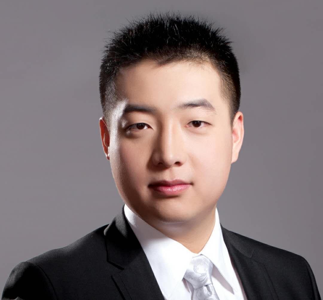 2009年入市,先后在上海新兰德任职股票分析师,华泰证券