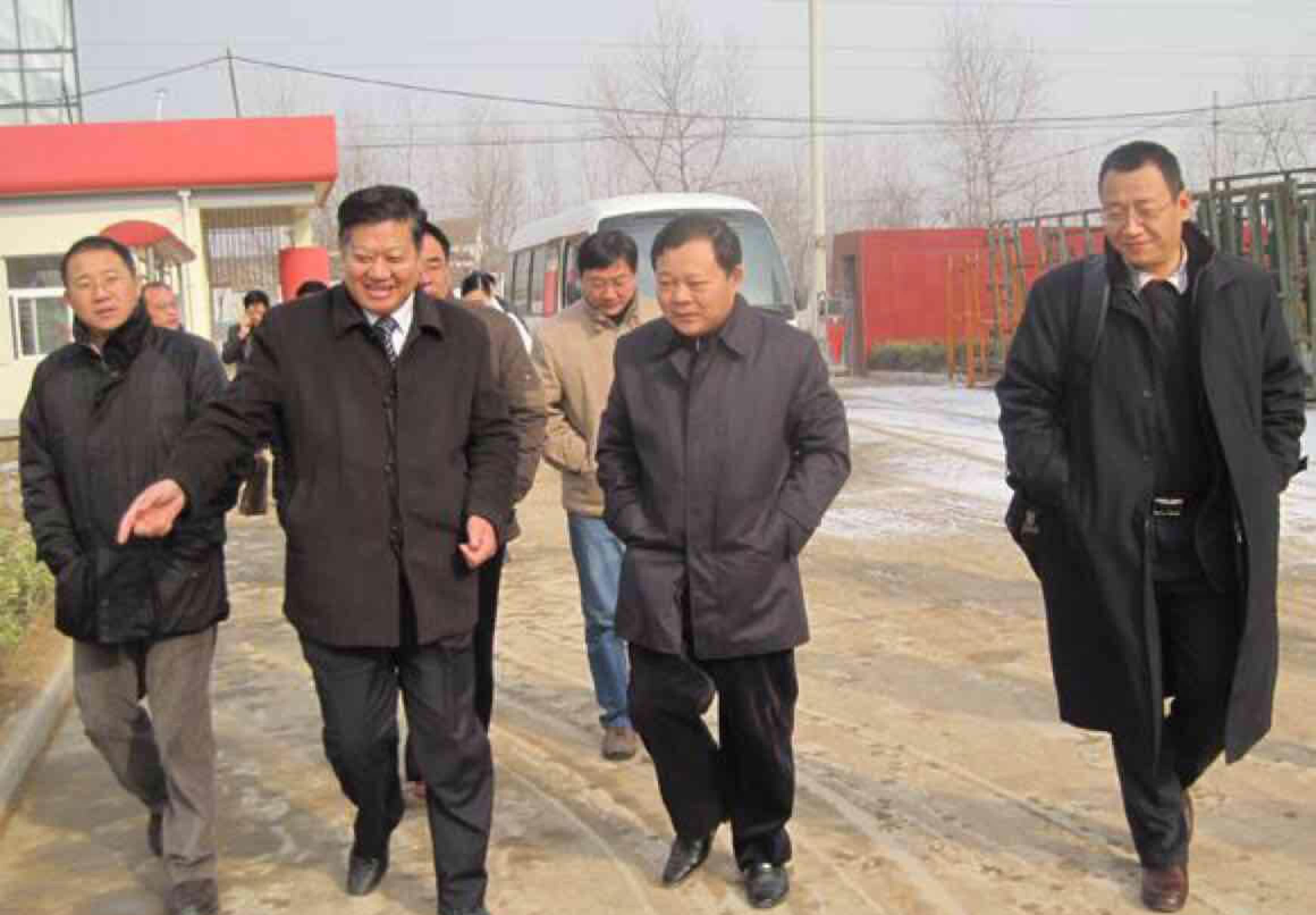 我已经醒了;别人醒了,我已经赶路了,说这句话的是江苏秀强玻璃工艺