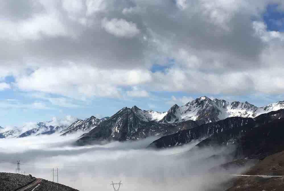 请大家看看折多山的灯光,欢迎到四川旅游