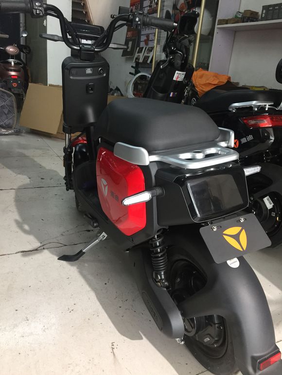 雅迪新款v1,酷