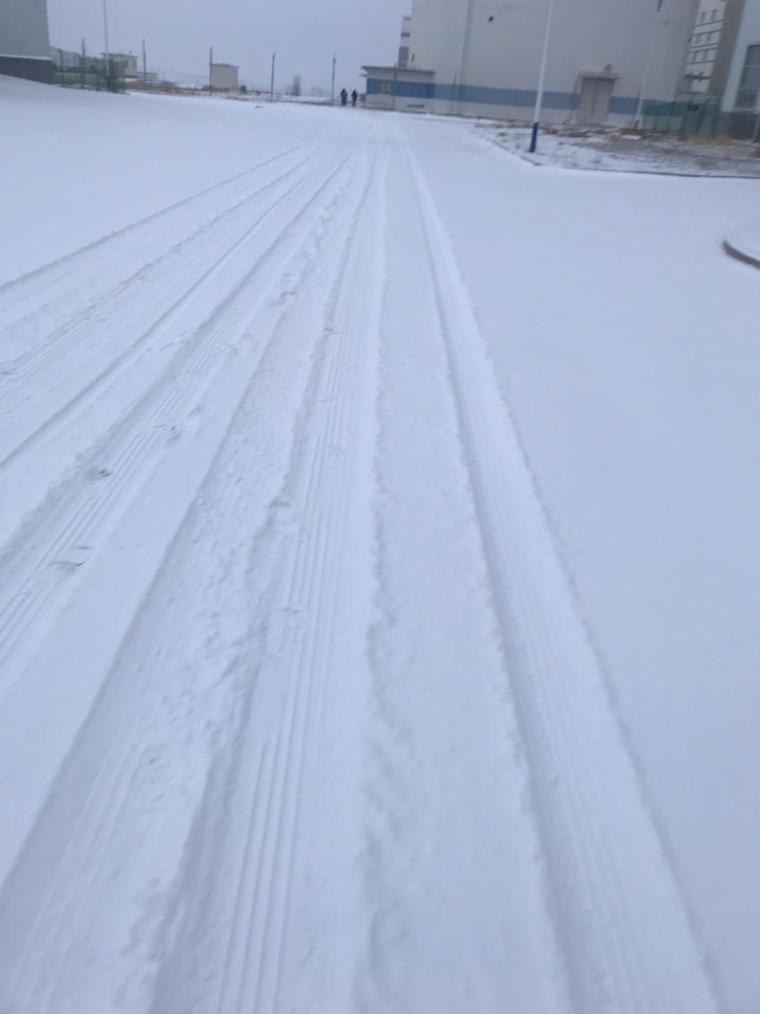 下大雪路都封了