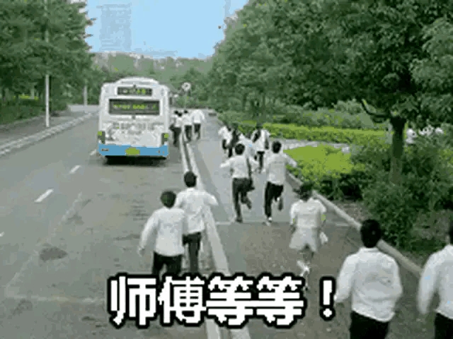 乘客:师傅,等等我,我还没上车.高铁:下一趟.