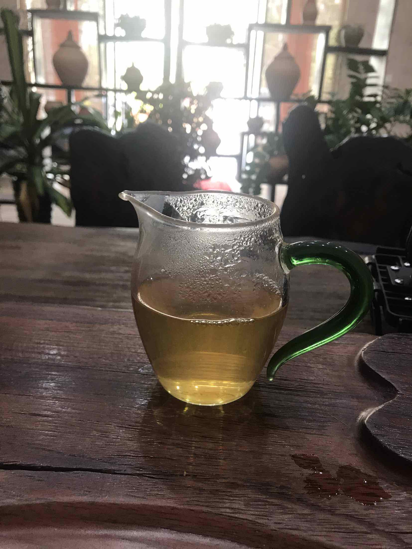 一杯茶,一包烟,一只妖股看半天[嗯哼]