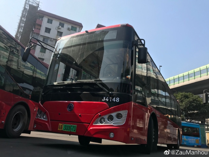 申龙客车10.5米短后县纯电动公交车