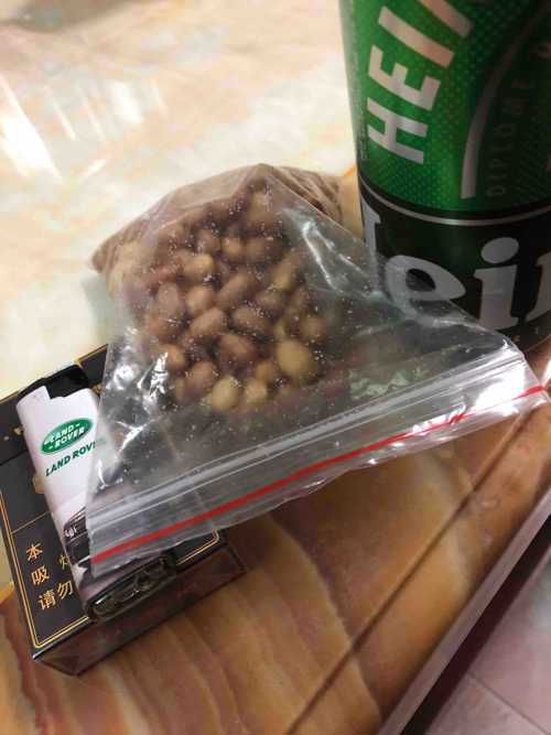 点一支烟,喝一杯酒,能放下几多?