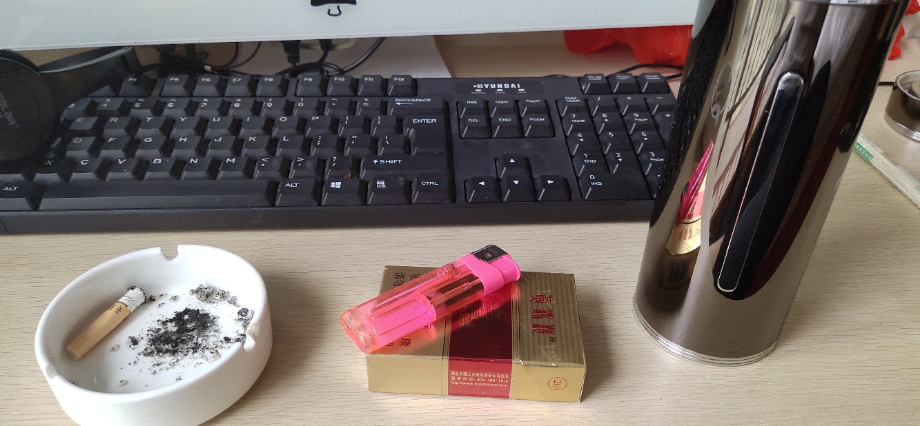 一杯茶,一包烟,一枝破股看一天