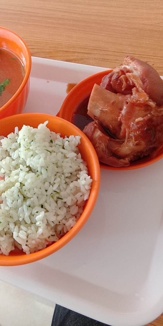 今日吃个菜饭蹄髈