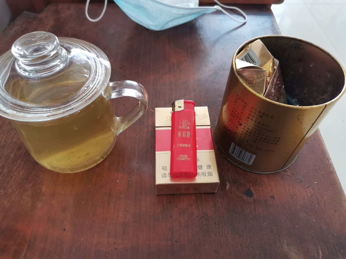 一杯茶,一包烟,一只破股看一天,涨一份,跌一份,一天就是一分钱!