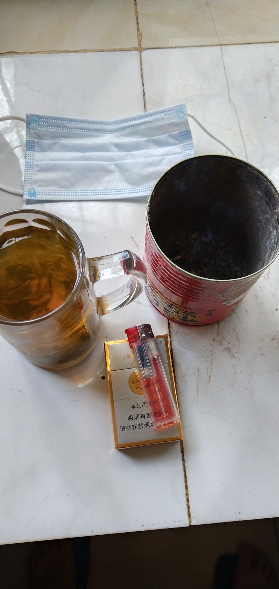 一杯茶一包烟一只破股看一天涨一份跌一份一天就是一分钱