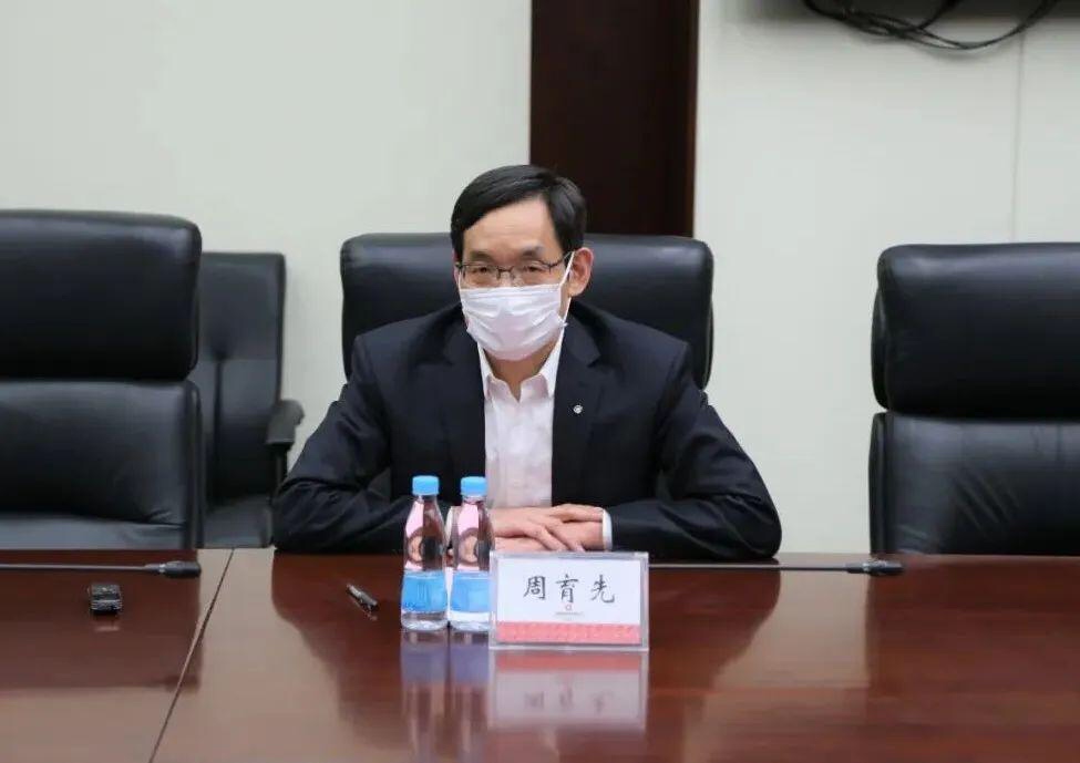 4月10日,中国建材集团党委书记,董事长周育先在集团