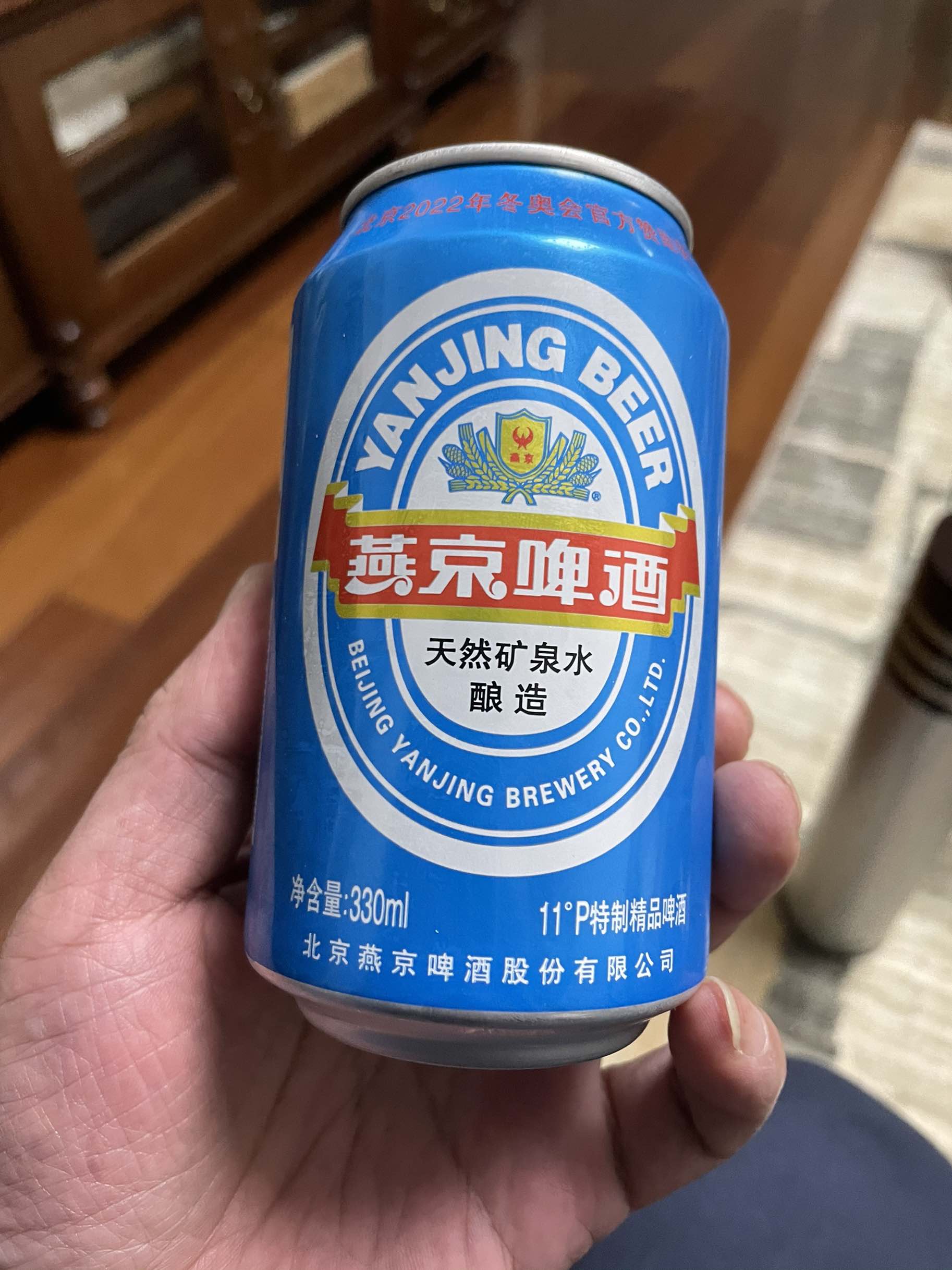 投资燕京啤酒前,特地买了一箱蓝罐的试试,味道很不错