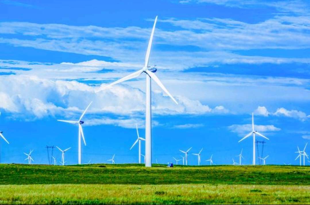 截至2020年底,我国风电装机2.81亿千瓦,光伏发电装机2