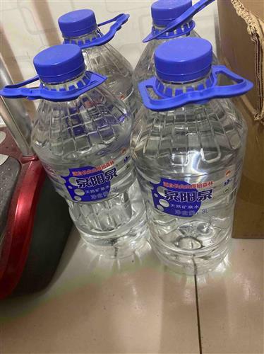 确实是去年买了这只股票才知道泉阳泉矿泉水也一直在喝感觉这水确实不