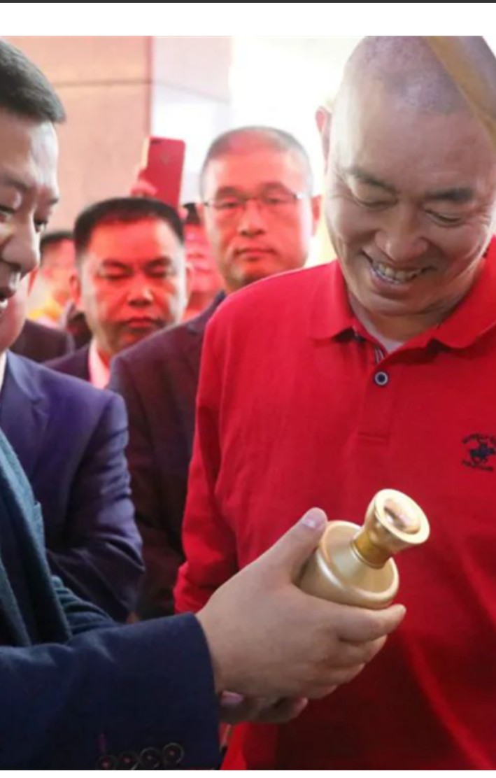 史玉柱先生对酱酒酿造工艺非常熟悉.谈及茅台镇出好酒
