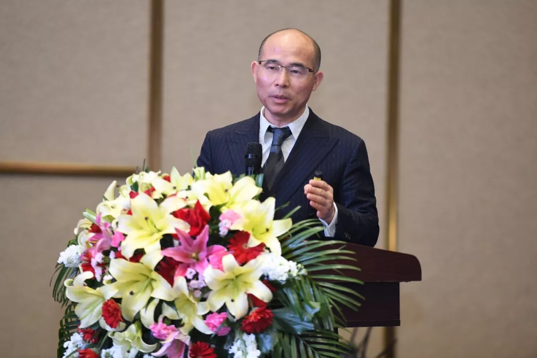 爱乐邀请土牌片难民们一起来赞美我们长高金磊博士吧