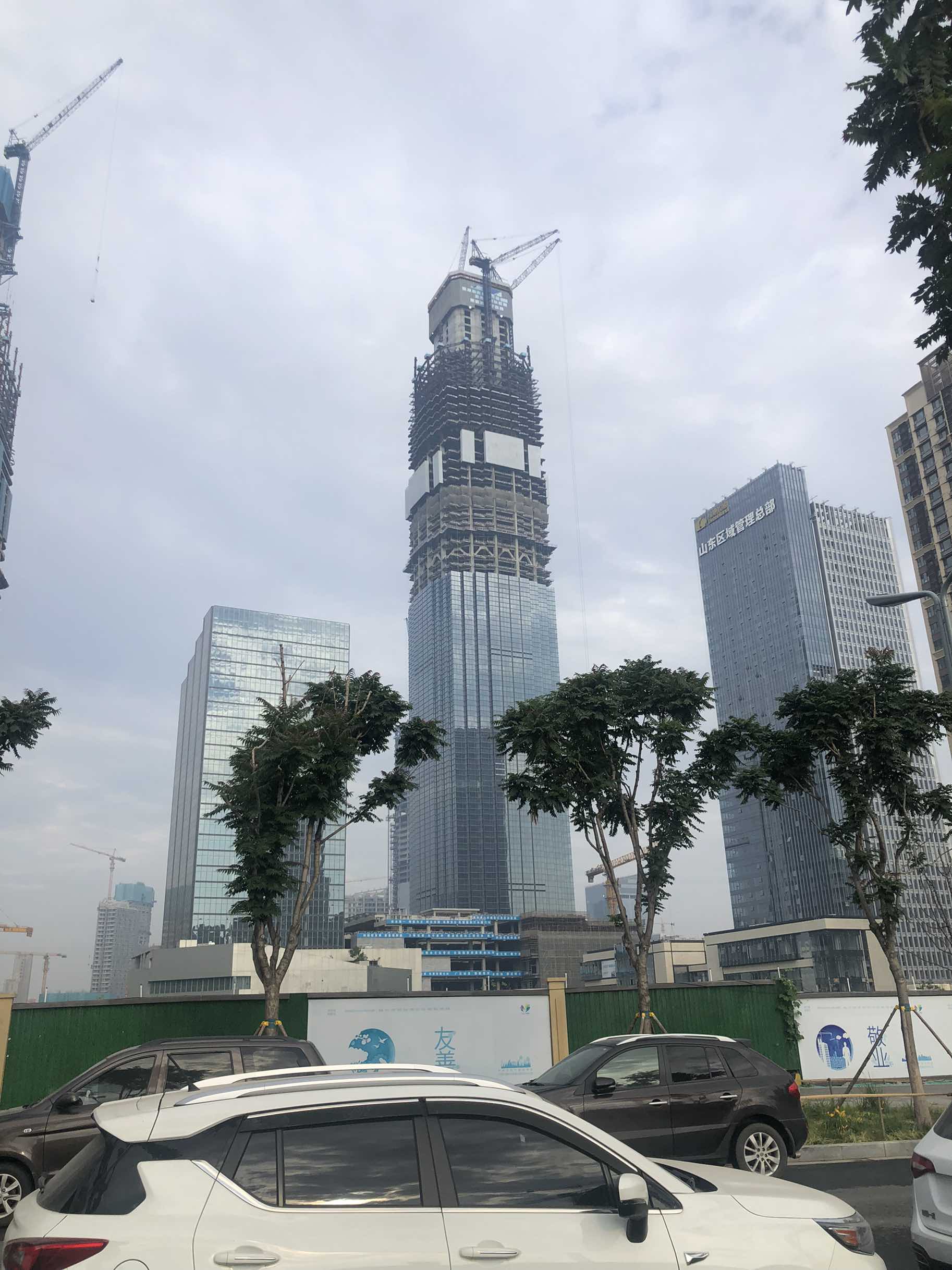 济南头条#被称为"山东第一高楼"的绿地山东国际金融中心,建成高度已