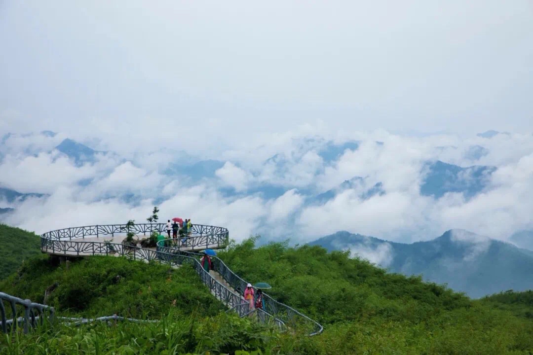 "两山一湖"——安化云台山美景