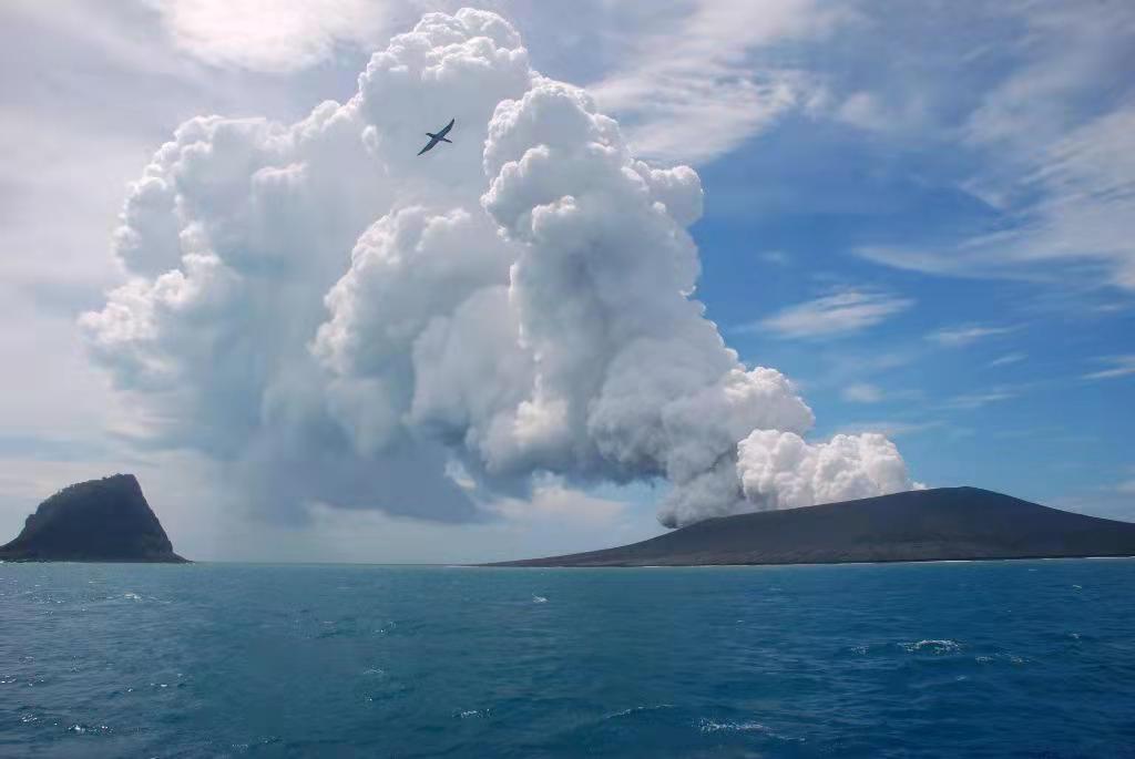 汤加火山爆发了看这阵势给地球带来的影响不会小具体结论请各界科学家