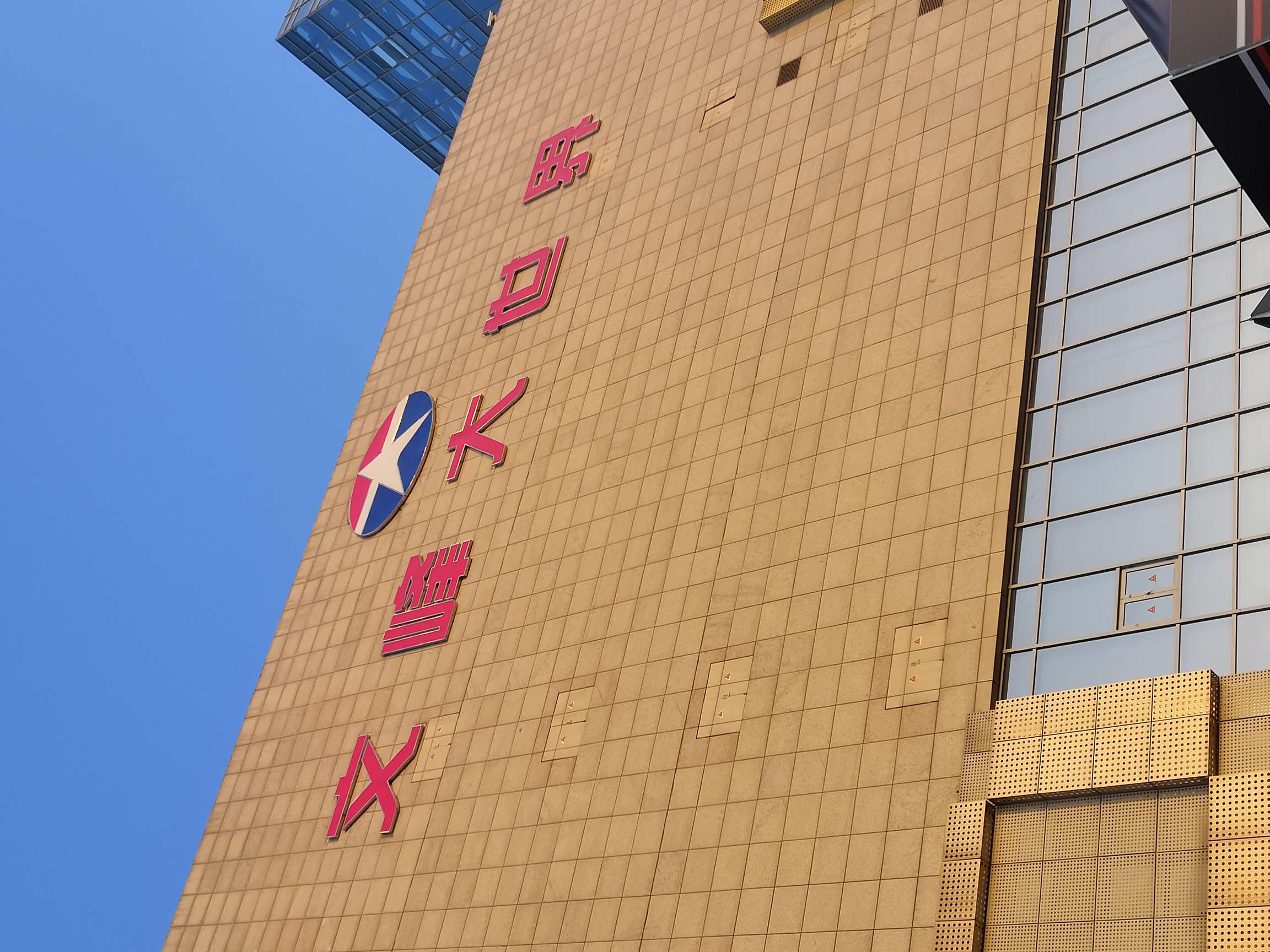 酒鬼体育网揭秘球场背后的豪饮文化与运动员的另类放松方式