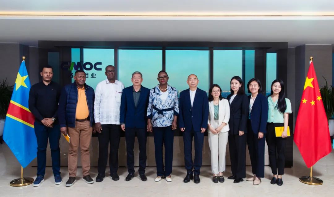 5月22日,孙瑞文总裁在洛阳钼业北京办公室会见了到访的刚果(金)矿业部