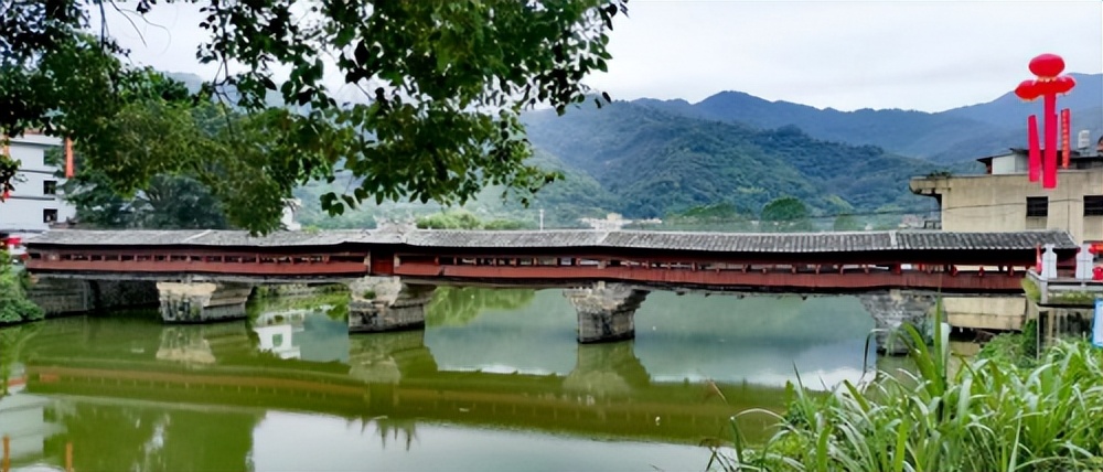 东关桥活动现场永春东关桥又称"通仙桥",始建于南宋绍兴十五年(公元