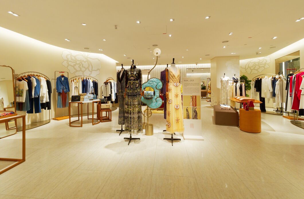 ep雅莹出海美国新店和爱马仕做邻居