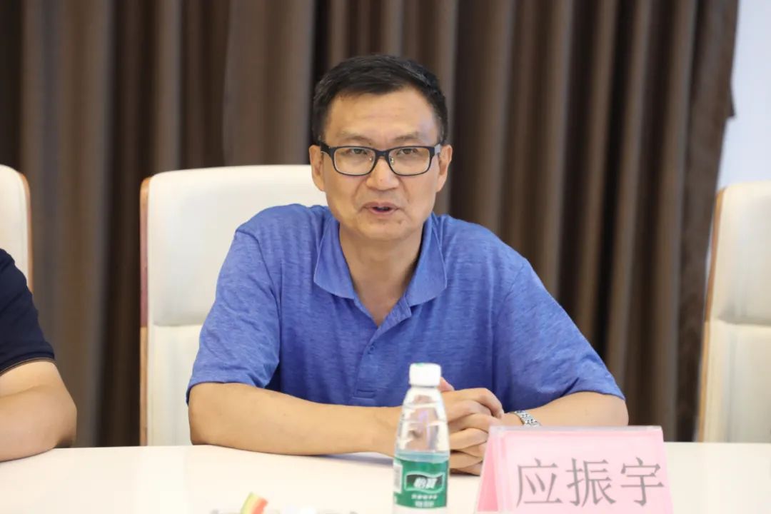 公司总经理邹永贵以及江龙船艇董事长兼总经理晏志清等参加启航仪式