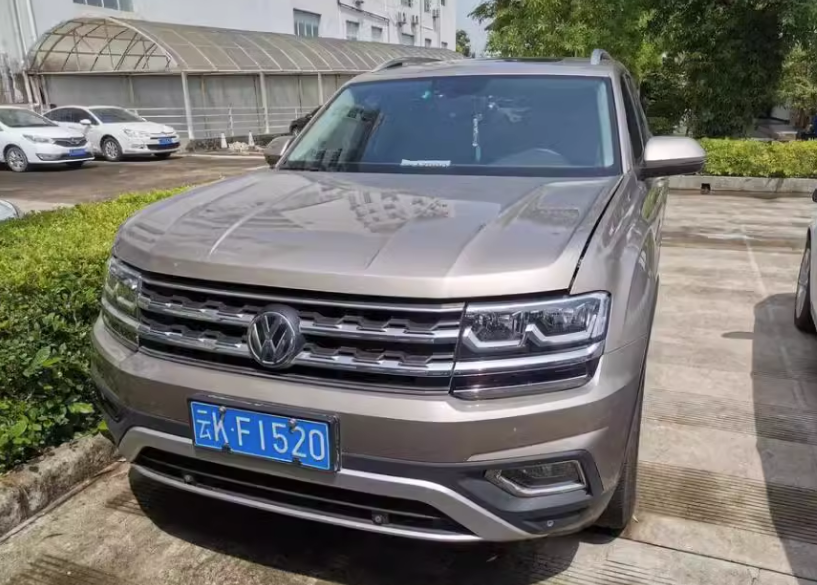 云南省西双版纳傣族自治州一辆大众牌小型越野客车将以13万起拍