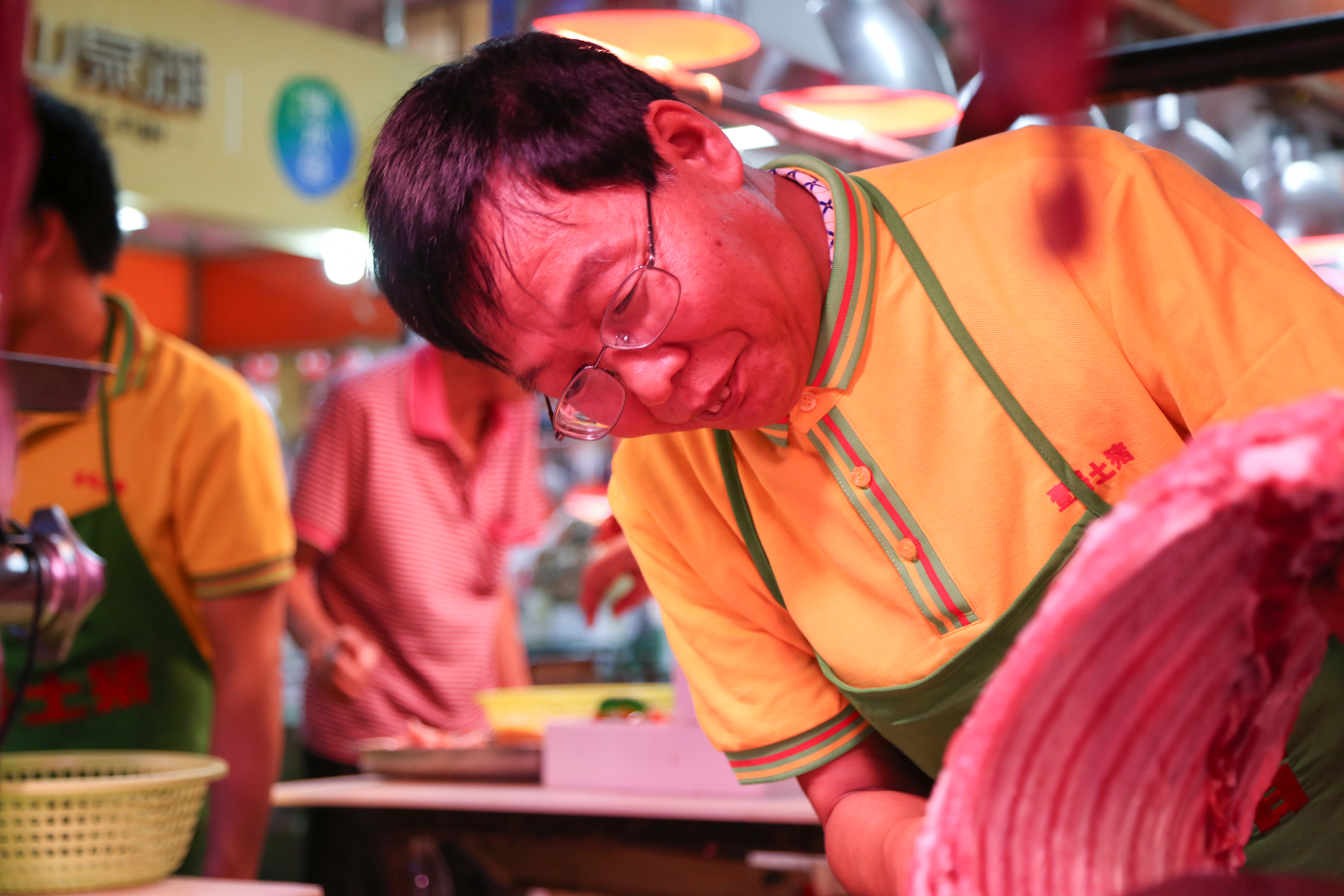 天地壹号创始人北大猪肉佬陈生大学生脱下长衫要趁早